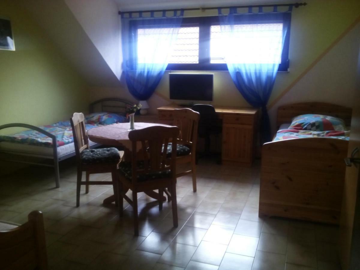 Bea'S Monteurzimmer Seckach Kültér fotó