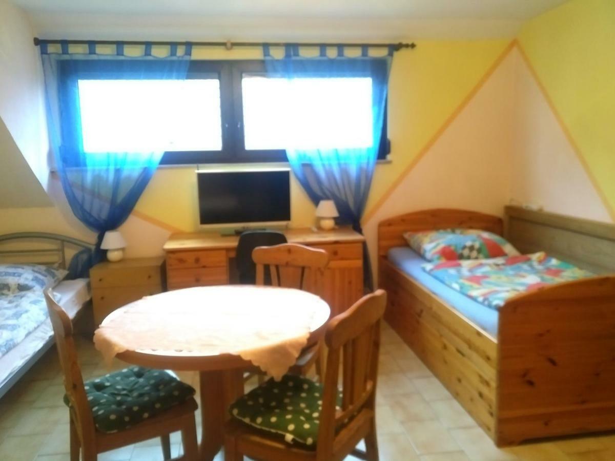 Bea'S Monteurzimmer Seckach Kültér fotó