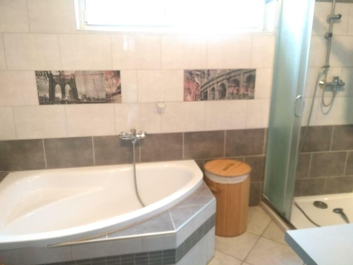 Bea'S Monteurzimmer Seckach Kültér fotó